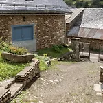 Au Village *
